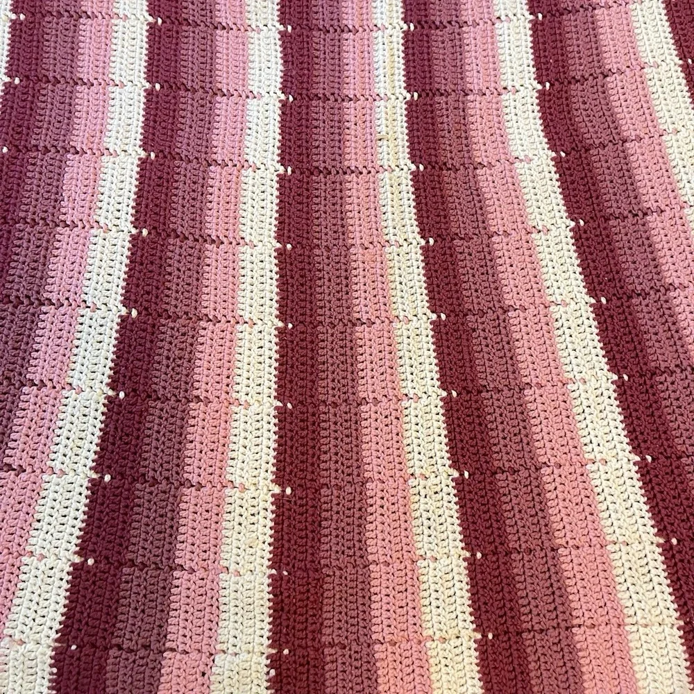 Vtg 70s Pink Stripe Granny Knit boho Blanket Cottagecore 55x75 FULL afghan throw